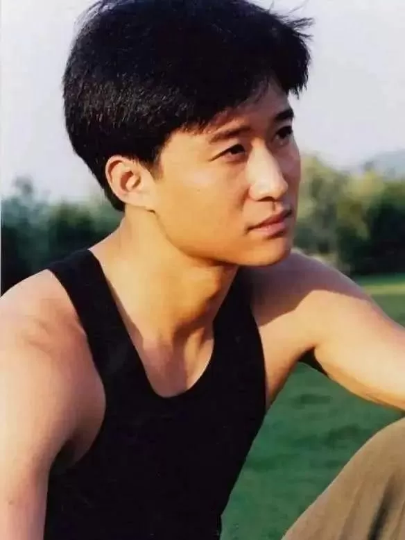 骨,他問吳京需要輕點嗎,吳京果斷表示不需要將就。