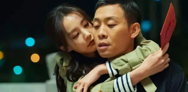 線索三:男主演平時看著很正派,而且