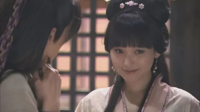 也就是說,2002年,19歲的金莎因出演《十八歲的天空》出名時,金莎
