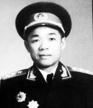 軍中有句老話說:班長,兵頭將尾。在一個兵的心目中,班長是一個什麼概念呢?