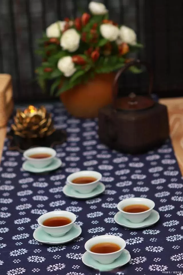 ,柔柔的,平息內心的躁動和不安,倦戀一段光陰,一陣夏風,吹過耳邊輕輕唱晚